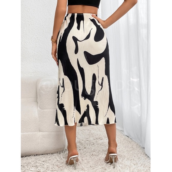 Pleated Black on Off White Midi Skirt Graphic Print - Picture 3 of 9